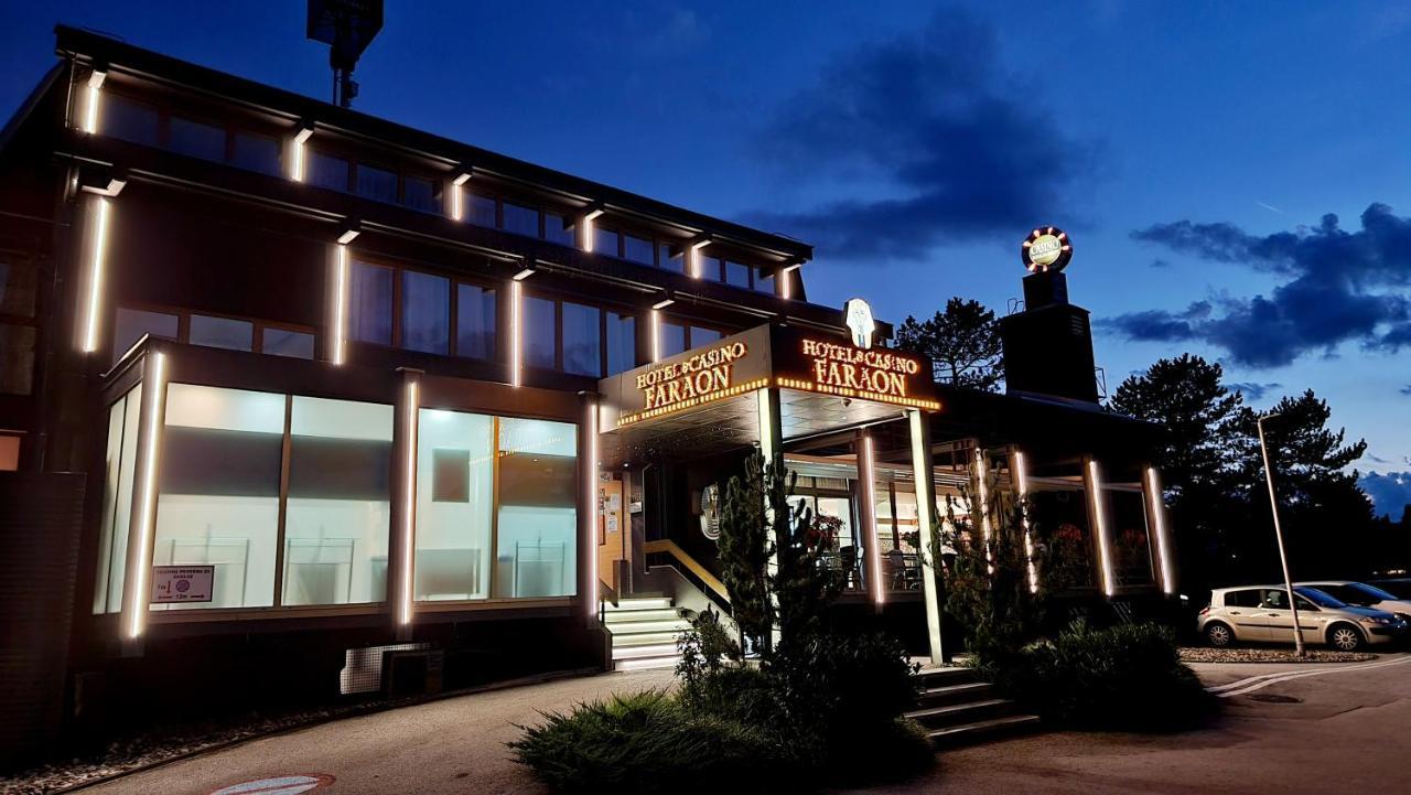 Hotel Faraon เซเลีย ภายนอก รูปภาพ
