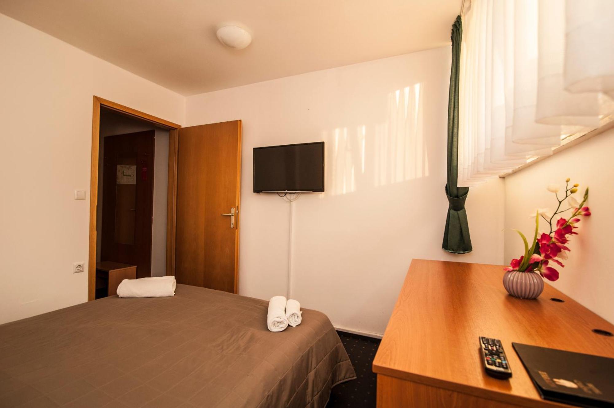 Hotel Faraon เซเลีย ห้อง รูปภาพ