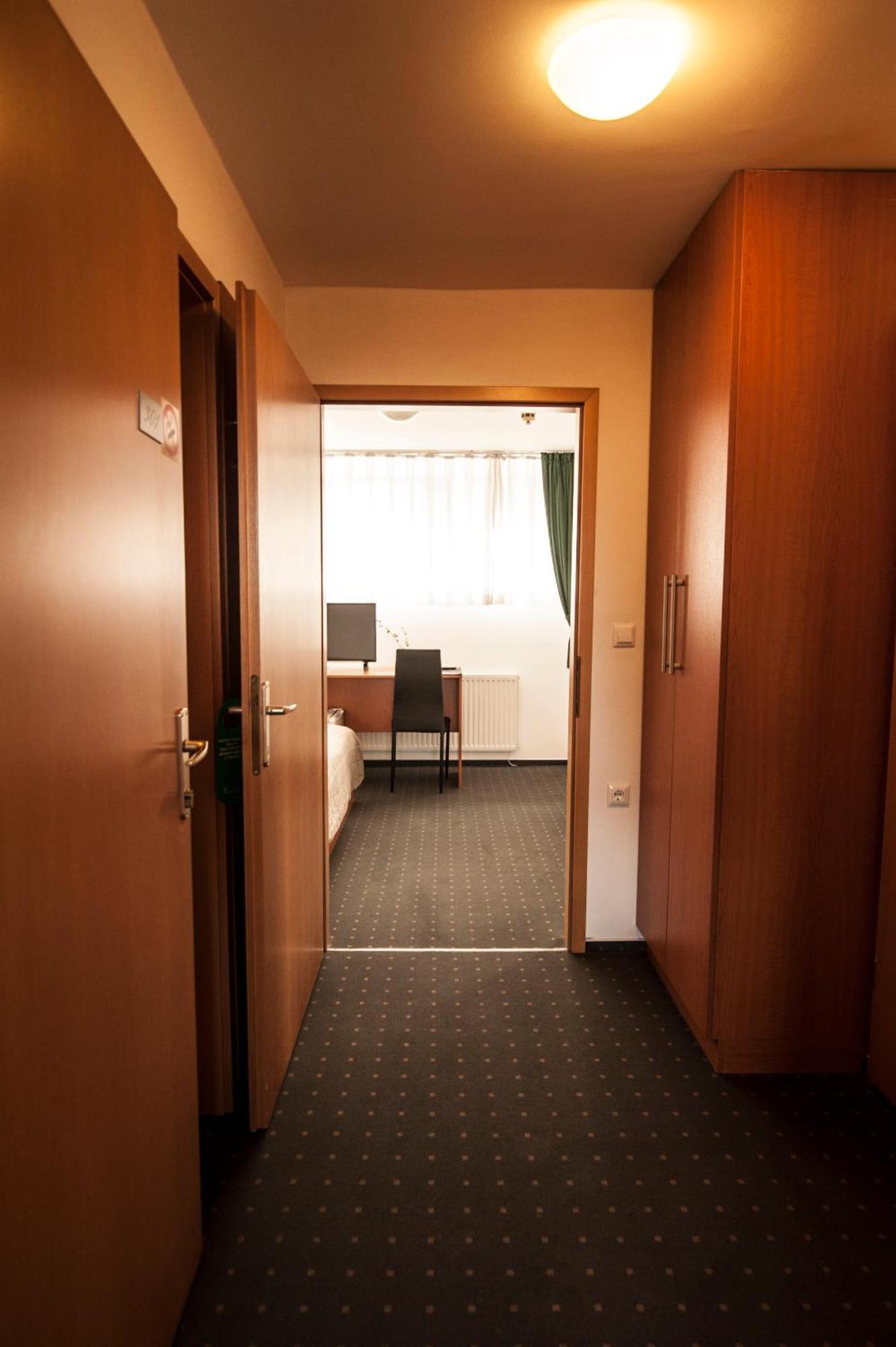 Hotel Faraon เซเลีย ห้อง รูปภาพ