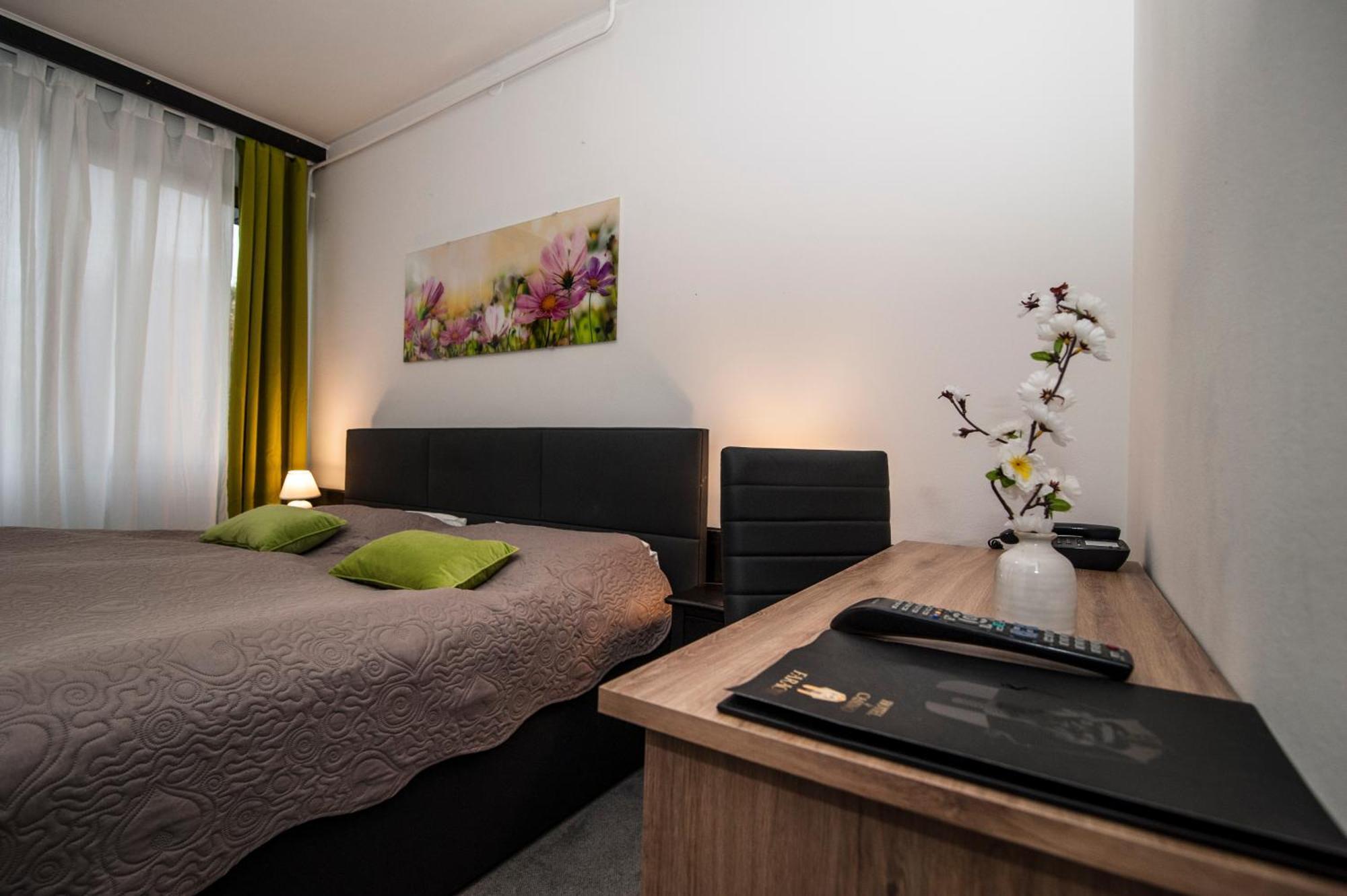 Hotel Faraon เซเลีย ห้อง รูปภาพ