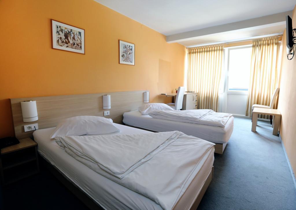 Hotel Faraon เซเลีย ห้อง รูปภาพ