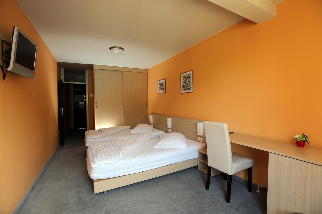 Hotel Faraon เซเลีย ห้อง รูปภาพ