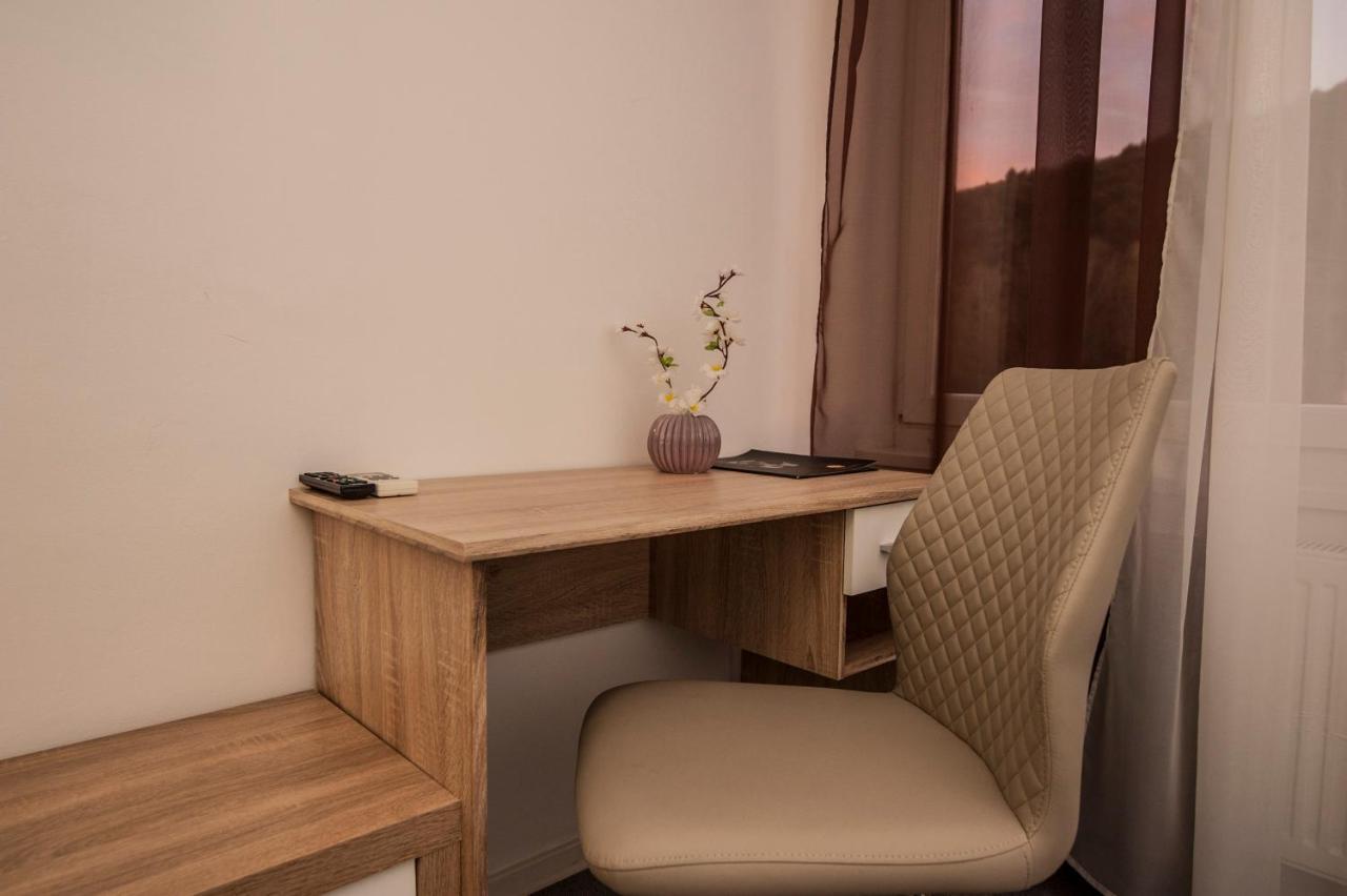 Hotel Faraon เซเลีย ภายนอก รูปภาพ